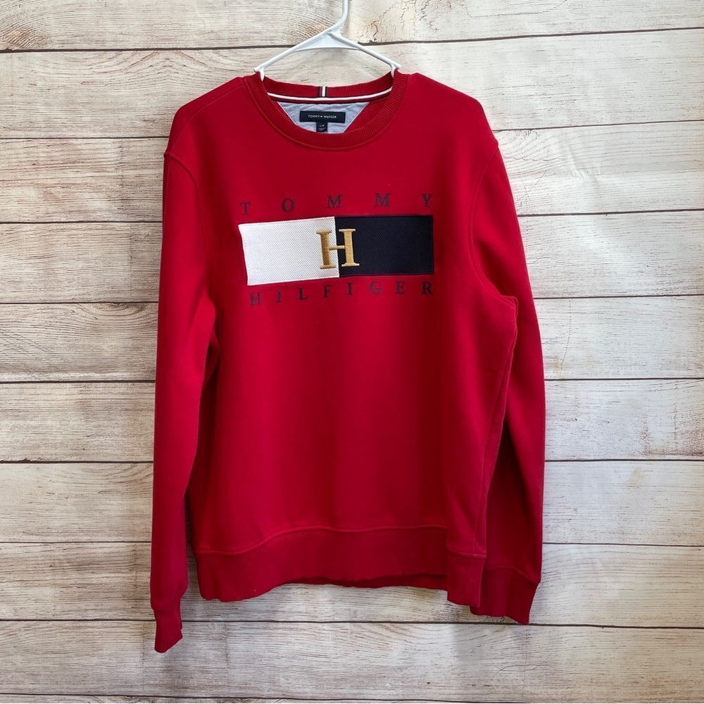 VINTAGE TOMMY HILFIGER RED‎ SWEATSHIRT IN LIKE NEW CONDITION BIG SPELL OUT LOGO